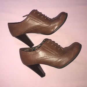American Eagle Brown Ankle Oxford Heels